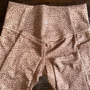 Athleta Salutation Stash Pocket II 7/8 M/P Leggings